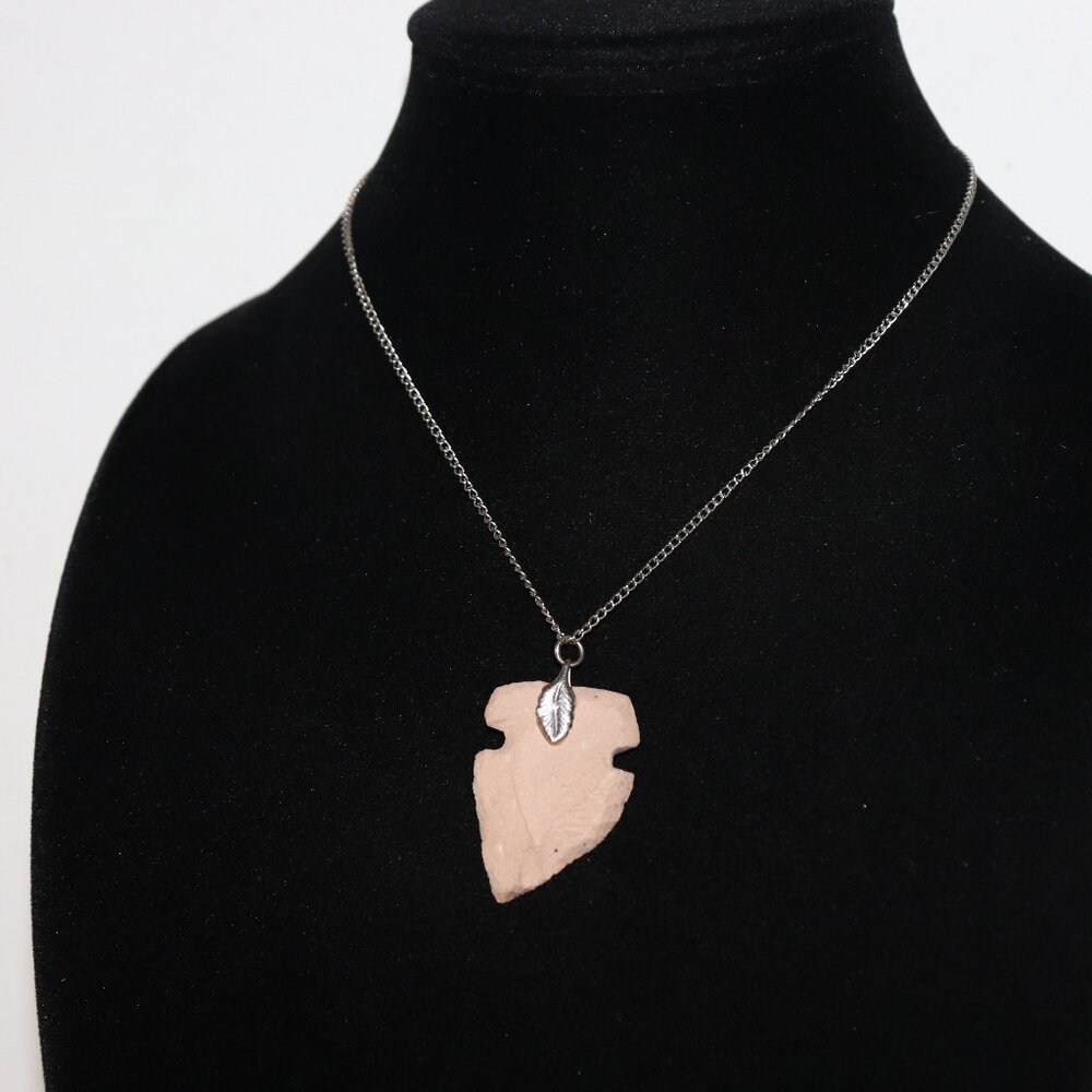 Vintage silver and carved stone arrowhead necklace 16"